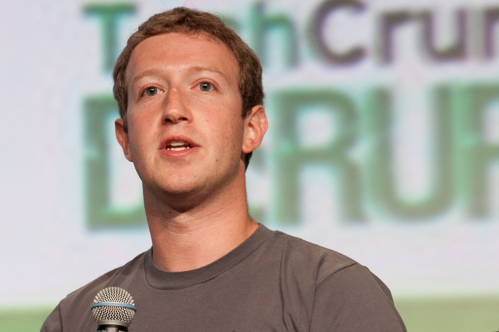 Meta AI: 7 mosse di Zuckerberg che rimescolano il reparto